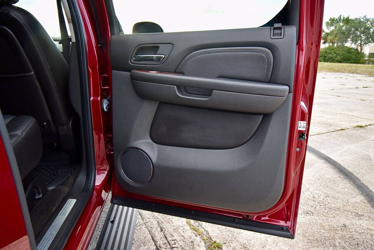 2007 Cadillac Escalade EXT 24