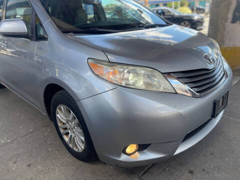 2011 Toyota Sienna XLE 8-Passenger