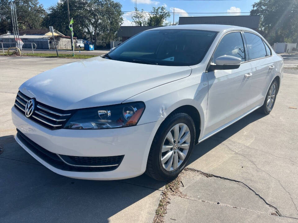 2015 Volkswagen Passat S photo 2