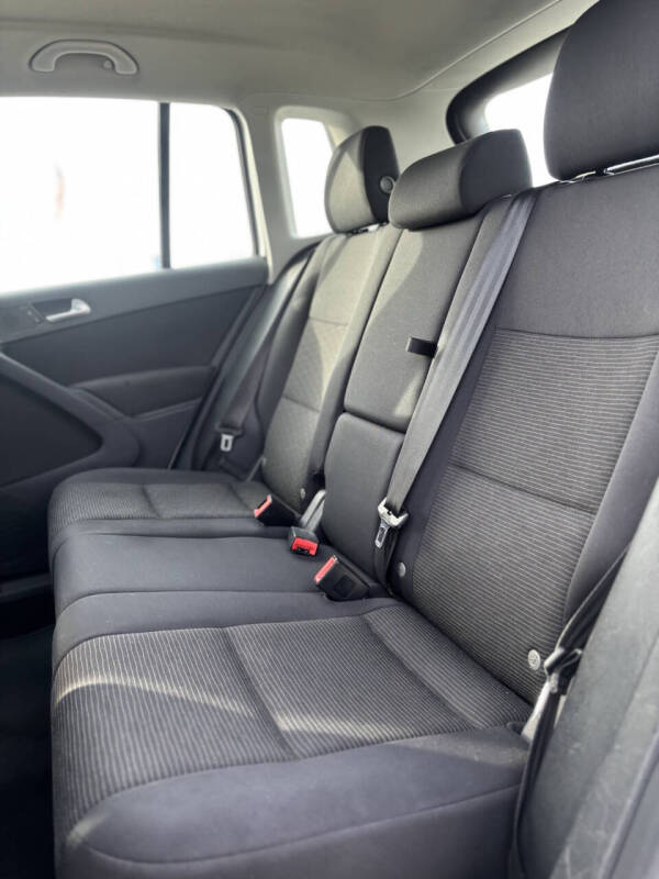 2017 Volkswagen Tiguan 2.0T Limited S 4Motion