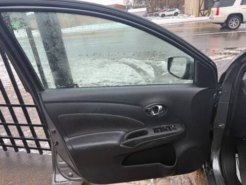 2019 Nissan Versa SV