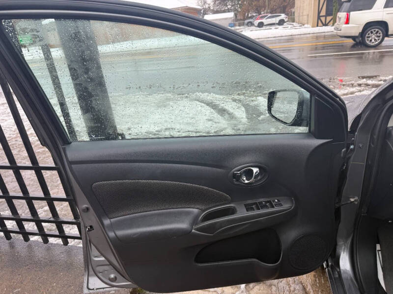 2019 Nissan Versa SV