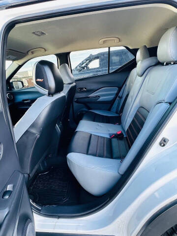 2023 Nissan Kicks SR