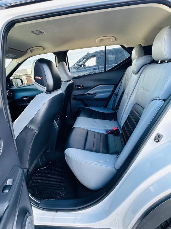 2023 Nissan Kicks SR