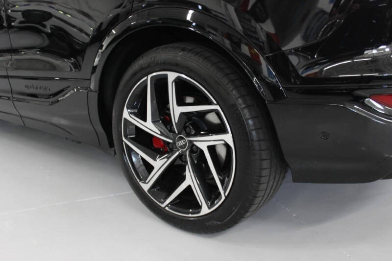 2025 Audi SQ6 e-tron quattro Premium Plus