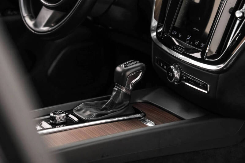 2021 Volvo V60 T5 Momentum