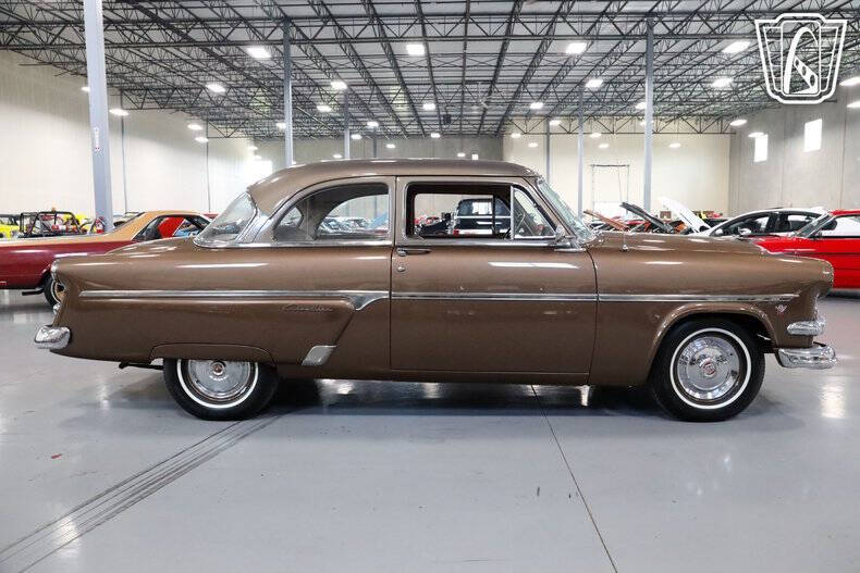 1954 Ford Crestline