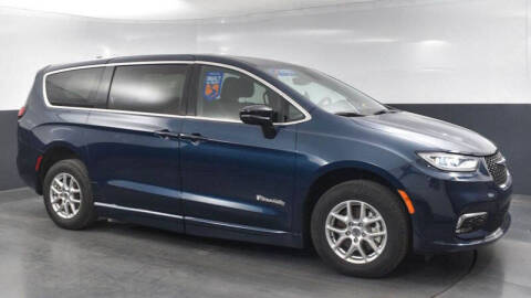 2024 Chrysler Pacifica Touring