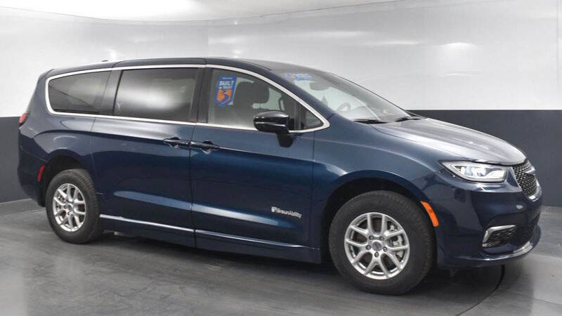 2024 Chrysler Pacifica Touring