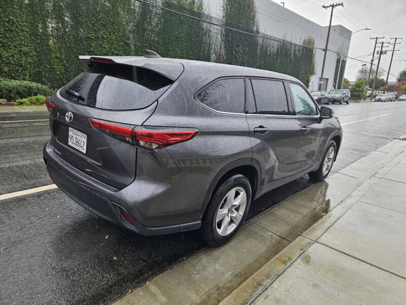 Image 7 of 2022 Toyota Highlander L