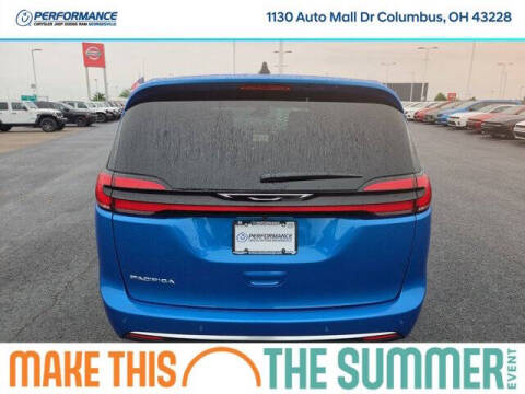 2027 Chrysler Pacifica Select