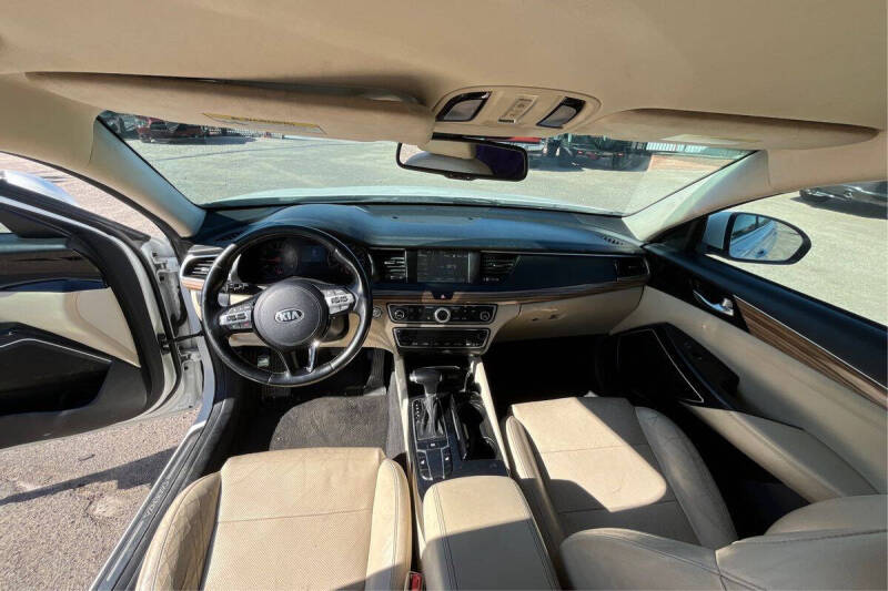 2018 Kia Cadenza Premium