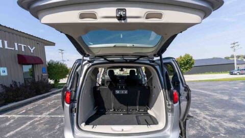 2020 Chrysler Pacifica Touring L