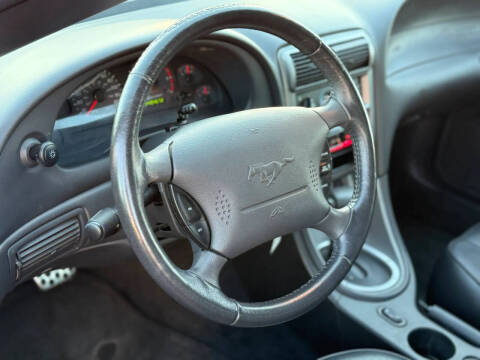 2004 Ford Mustang Deluxe