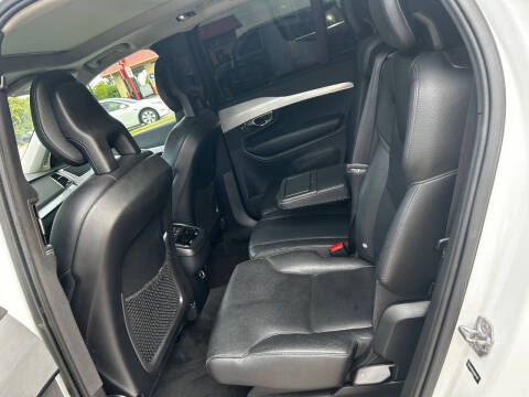 2016 Volvo XC90 T6 Momentum