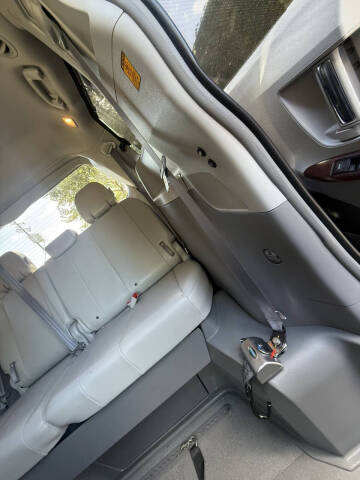 2013 Toyota Sienna XLE Mobility 7-Passenger