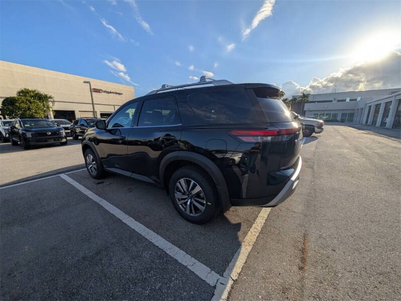 2025 Nissan Pathfinder SL