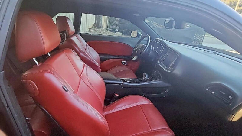 2017 Dodge Challenger SXT Plus