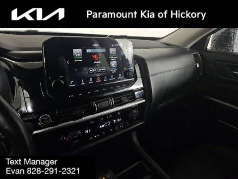 2022 Nissan Pathfinder SL