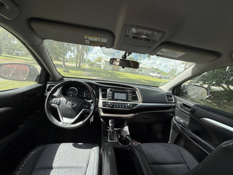 2014 Toyota Highlander LE