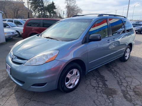 2008 Toyota Sienna for sale at New Wheels in Glendale Heights IL
