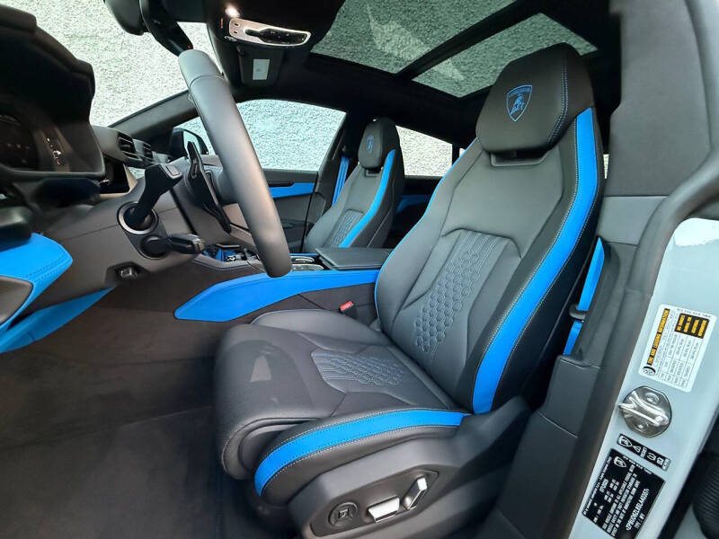 2025 Lamborghini Urus SE