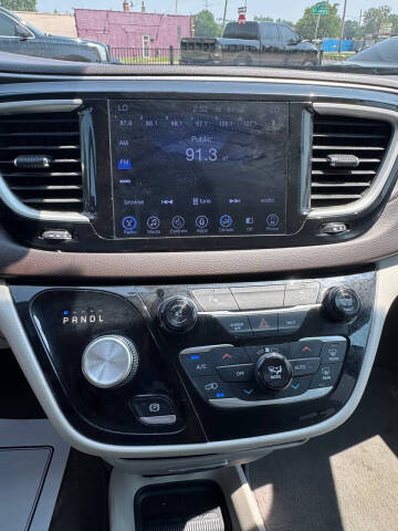 2017 Chrysler Pacifica Touring-L