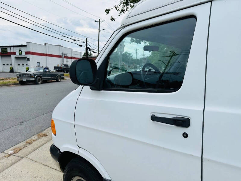 2000 Dodge Ram Van 1500