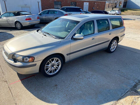 2003 Volvo V70 for sale at Bogie's Motors in Saint Louis MO