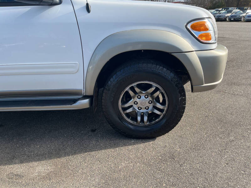 2004 Toyota Sequoia SR5