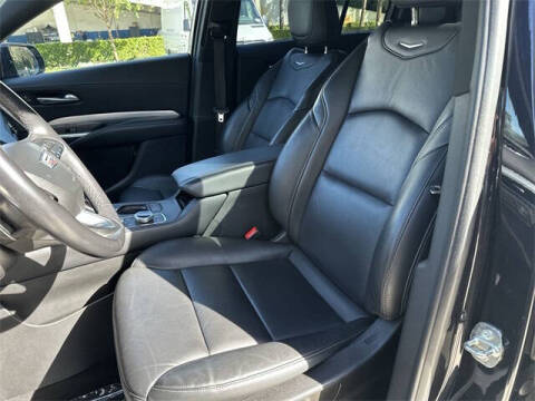 2023 Cadillac XT4 Premium Luxury