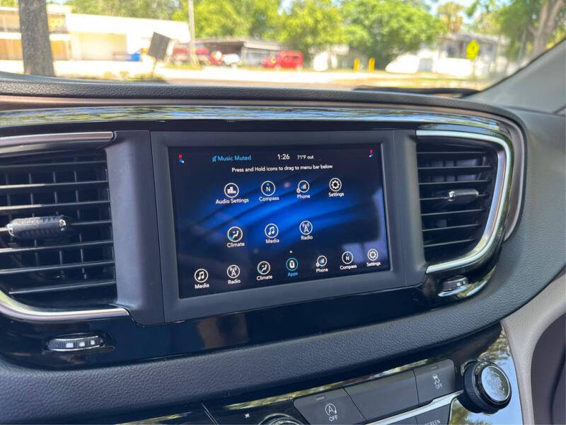 2020 Chrysler Voyager LXi