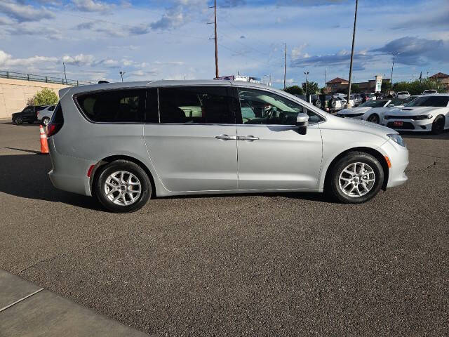2023 Chrysler Voyager LX