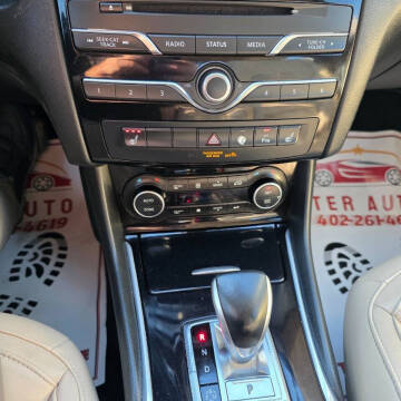 2017 Infiniti QX30 Premium