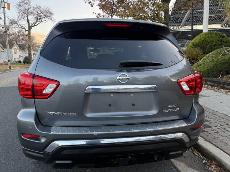 2017 Nissan Pathfinder Platinum