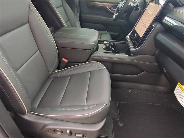 2025 GMC Yukon Elevation