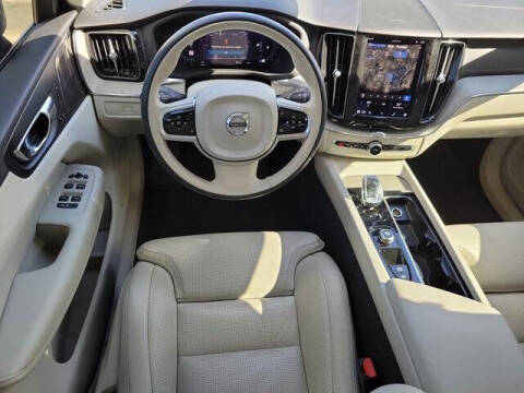 2023 Volvo XC60 B5 Ultimate Bright Theme