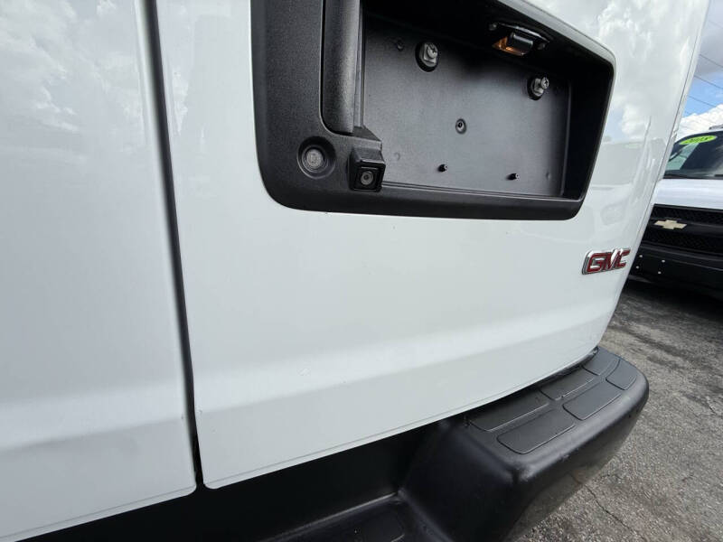 2022 GMC Savana 2500