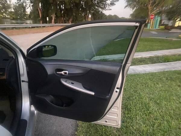 2013 TOYOTA Corolla Sedan
