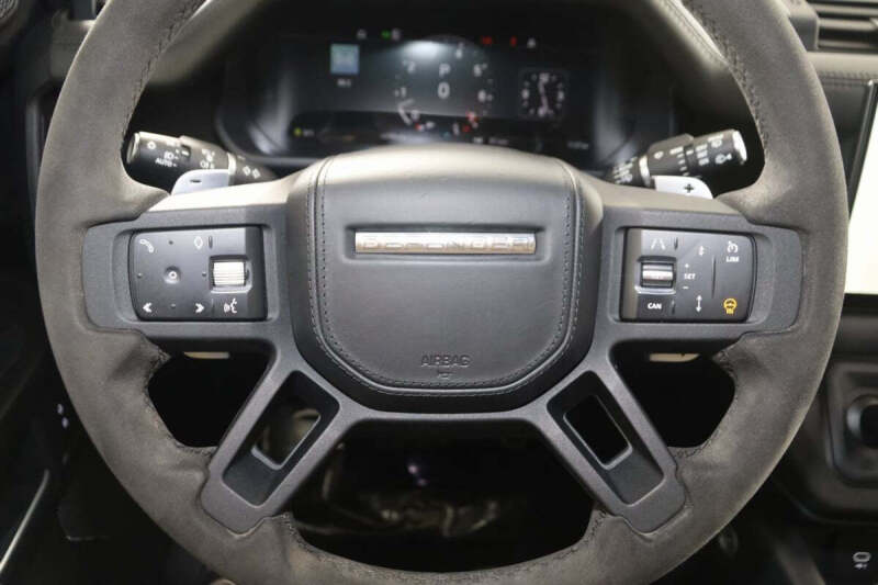 2023 Land Rover Defender 110 V8