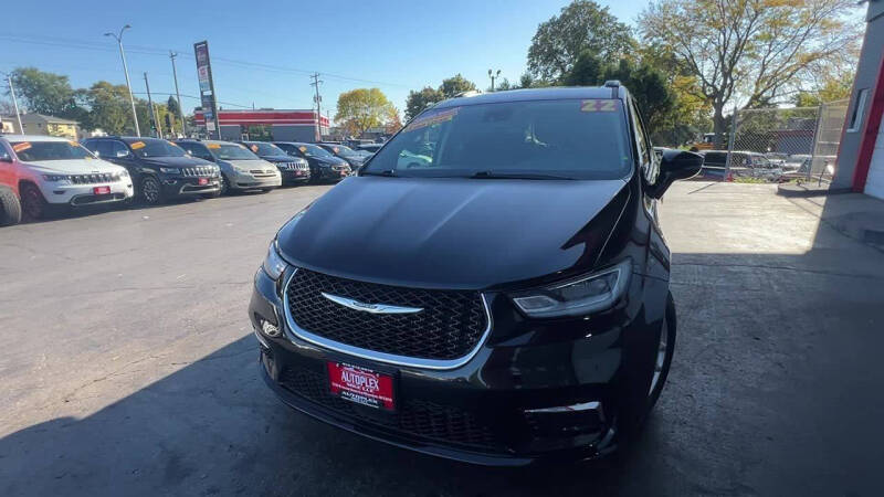 2022 Chrysler Pacifica Touring L photo 19