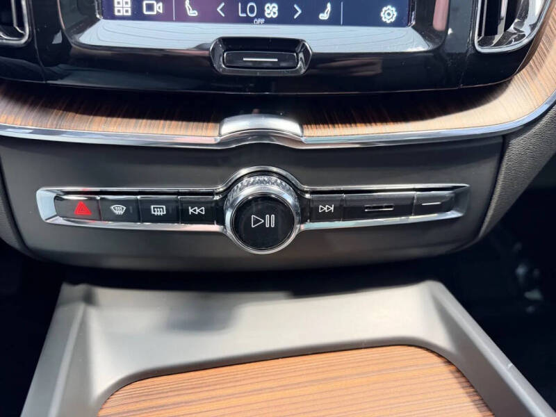2024 Volvo XC60 B5 Plus Dark Theme