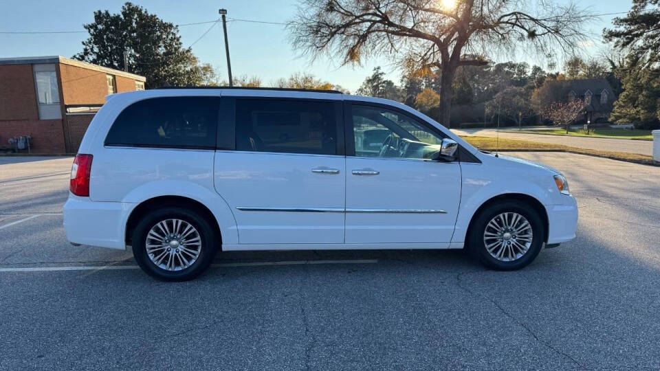 2016 Chrysler Town and Country for sale at Caropedia in Dunn, NC