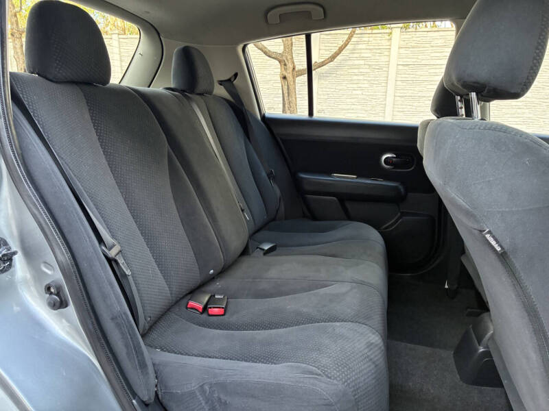 2011 Nissan Versa 1.8 S