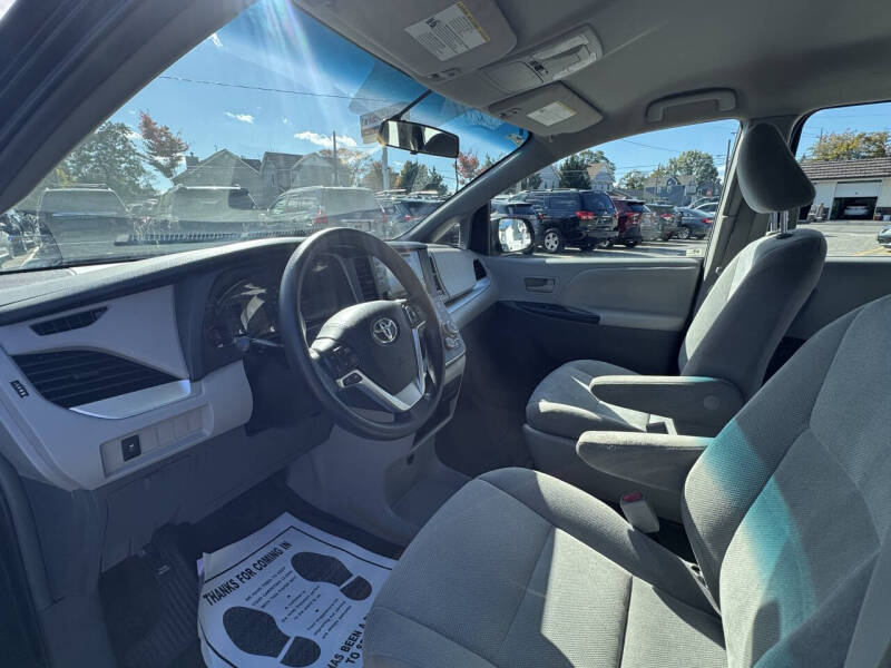 2015 Toyota Sienna L 7-Passenger