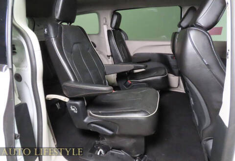 2024 Chrysler Pacifica Plug-In Hybrid S Appearance