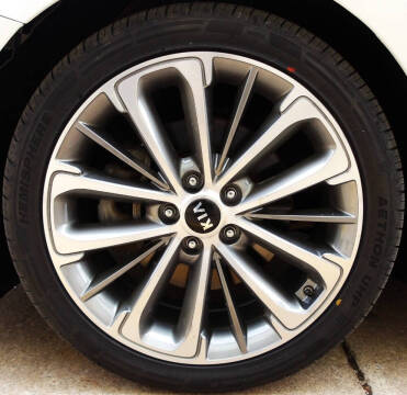 2019 Kia Cadenza Technology