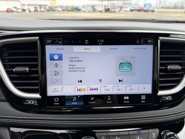 2026 Chrysler Pacifica Select