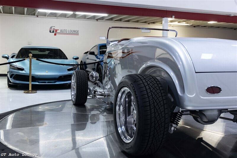 1932 Ford Roadster 9