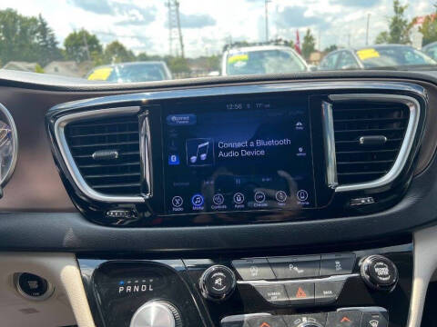 2017 Chrysler Pacifica Touring-L Plus